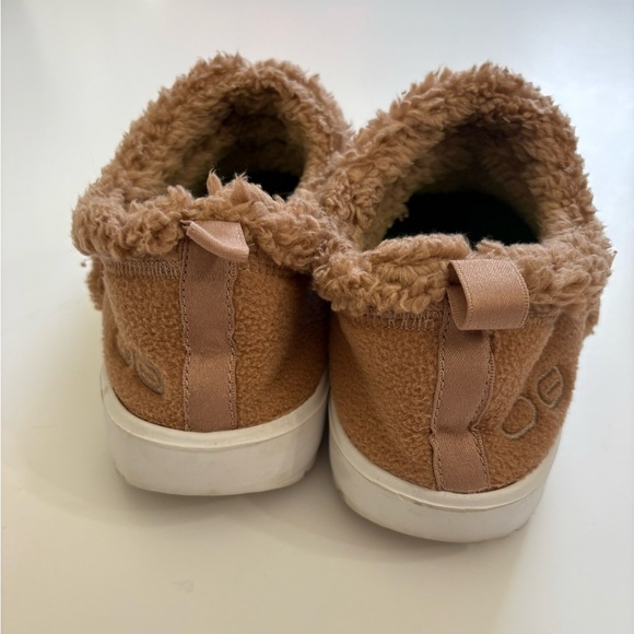 Oofos Oocoozie Chocolate Slipper Shoes **Missing size tag** Fits like a 6 - Picture 4 of 7
